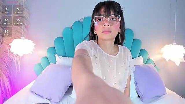 AlassiaHocthner online show from 11.21.25