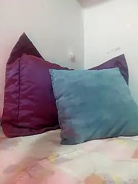 Snapshot of linalolo_12 chatting on 11.25.25 linalolo 12 online show from 11.25.25