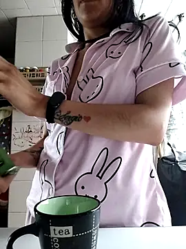 Snapshot of Queen_Ashly chatting on 11.18.25 Queen Ashly online show from 11.18.25