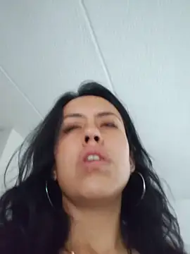 Snapshot of Queen_Ashly chatting on 11.30.25 Queen Ashly online show from 11.30.25