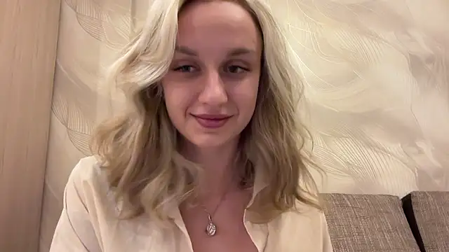 Snapshot of AdeleEverhart chatting on 11.29.25 AdeleEverhart online show from 11.29.25