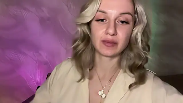 Snapshot of AdeleEverhart chatting on 12.18.25 AdeleEverhart online show from 12.18.25