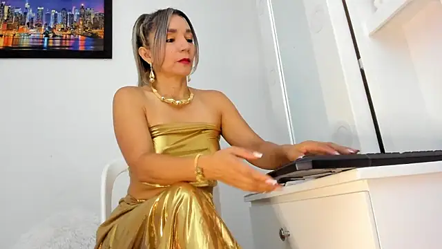Ms lunaRose online show from 06.14.26
