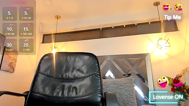 Snapshot of Candy_Hott7 chatting on 10.07.25 Candy Hott7 online show from 10.07.25