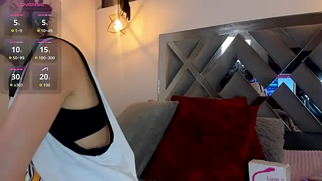 Snapshot of Candy_Hott7 chatting on 10.28.25 Candy Hott7 online show from 10.28.25