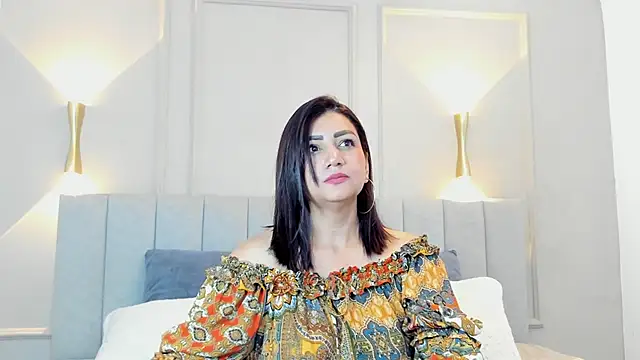 victoria bourne online show from 10.11.25