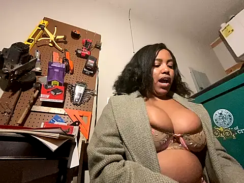 Snapshot of princesslivv chatting on 12.19.25 princesslivv online show from 12.19.25