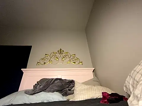 Snapshot of princesslivv chatting on 12.22.25 princesslivv online show from 12.22.25