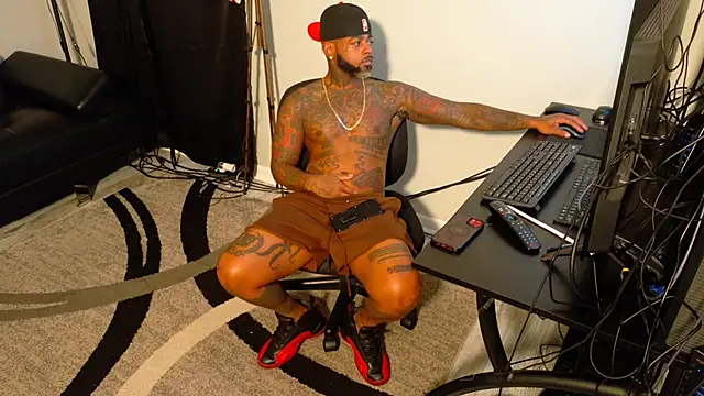 SLANGONDEMHOES online show from 11.03.25