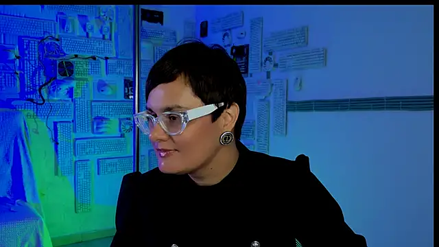 LauraDavidsons online show from 10.05.25