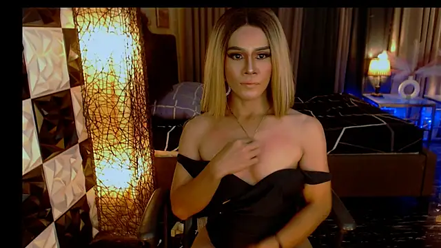 Snapshot of ElegantKellyTS chatting on 11.08.25 ElegantKellyTS online show from 11.08.25