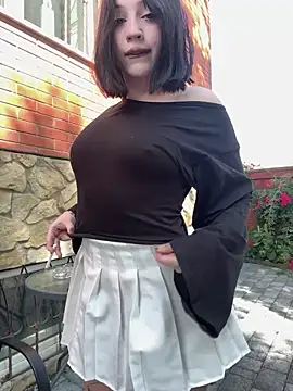 Snapshot of YourLittleDevil chatting on 06.18.26 YourLittleDevil online show from 06.18.26