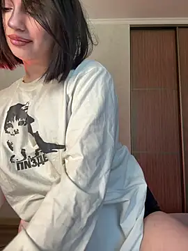 Snapshot of YourLittleDevil chatting on 06.27.26 YourLittleDevil online show from 06.27.26