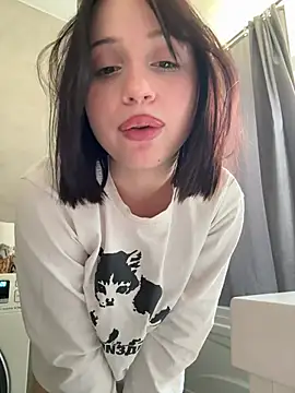 Snapshot of YourLittleDevil chatting on 06.27.26 YourLittleDevil online show from 06.27.26