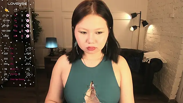 Snapshot of Moana_light chatting on 10.05.25 Moana light online show from 10.05.25