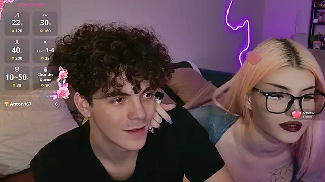 Snapshot of Alice18James chatting on 09.23.25 Alice18James online show from 09.23.25