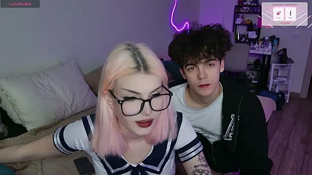 Snapshot of Alice18James chatting on 09.27.25 Alice18James online show from 09.27.25