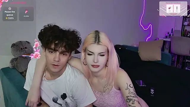 Snapshot of Alice18James chatting on 09.28.25 Alice18James online show from 09.28.25