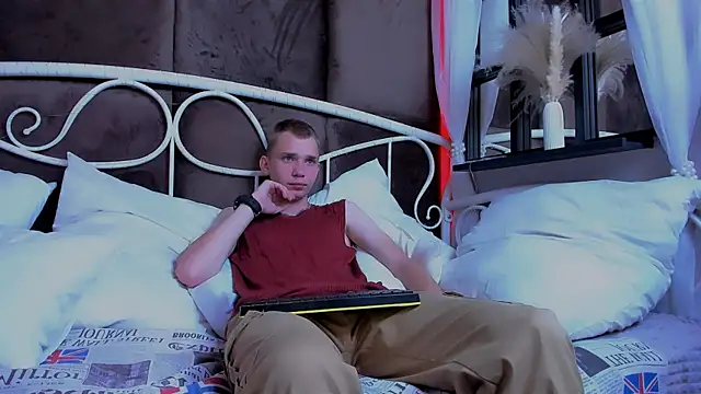 Snapshot of TimBlaks chatting on 09.15.25 TimBlaks online show from 09.15.25