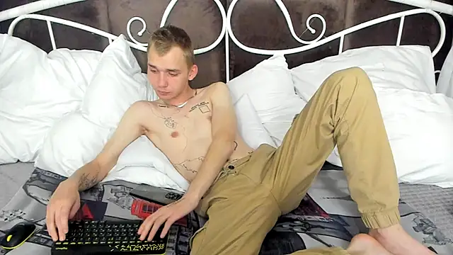 Snapshot of TimBlaks chatting on 10.04.25 TimBlaks online show from 10.04.25