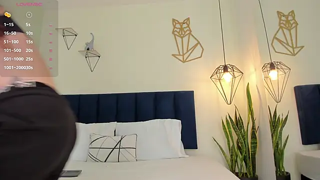 sophieturner mg online show from 10.21.25