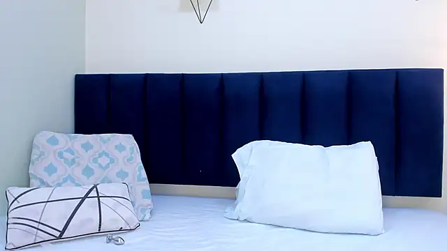sophieturner mg online show from 05.15.26
