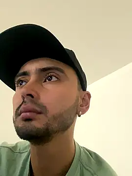 Snapshot of cristopher_wallacee chatting on 10.13.25 cristopher wallacee online show from 10.13.25