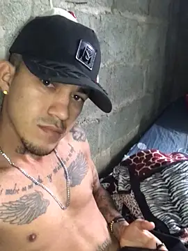 Snapshot of tattoos22 chatting on 10.28.25 tattoos22 online show from 10.28.25