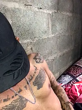 Snapshot of tattoos22 chatting on 11.03.25 tattoos22 online show from 11.03.25