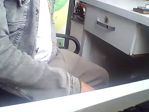 Snapshot of AMCIKSEVER42 chatting on 12.16.25 AMCIKSEVER42 online show from 12.16.25