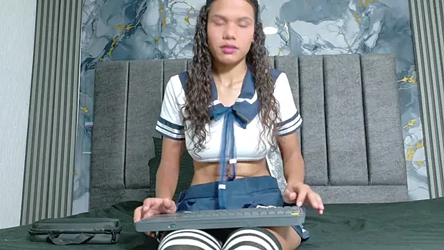 Snapshot of AngelineJolie chatting on 09.20.25 AngelineJolie online show from 09.20.25