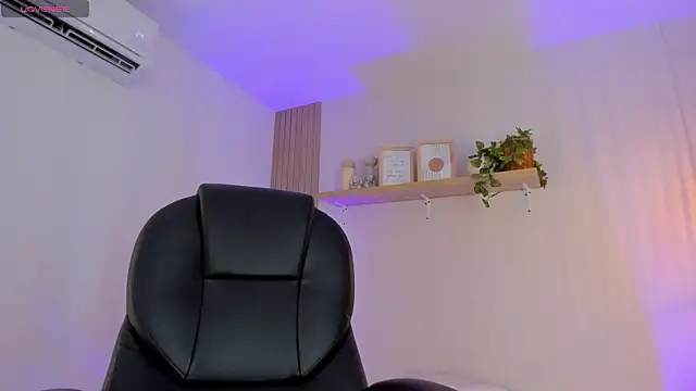 Cristalfoxy  online show from 01.07.26