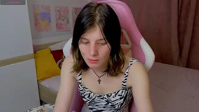 Snapshot of EllinEverly chatting on 06.19.26 EllinEverly online show from 06.19.26