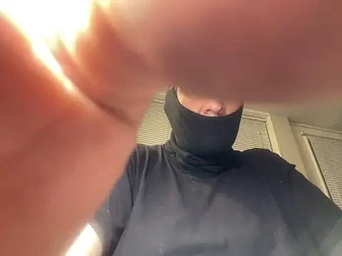 Snapshot of J3tbl4ck chatting on 10.08.25 J3tbl4ck online show from 10.08.25