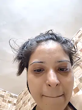 Snapshot of QUEEN-ADITI chatting on 11.21.25 QUEEN-ADITI online show from 11.21.25