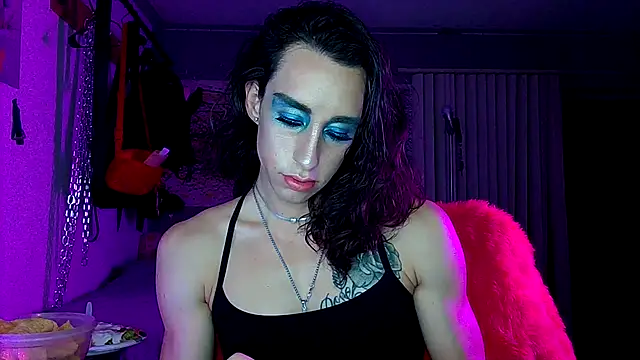 Snapshot of xoFrankie chatting on 09.19.25 xoFrankie online show from 09.19.25