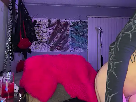 Snapshot of xoFrankie chatting on 09.24.25 xoFrankie online show from 09.24.25