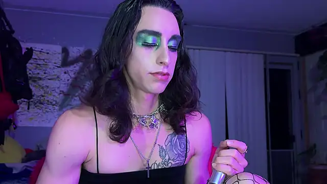 Snapshot of xoFrankie chatting on 09.25.25 xoFrankie online show from 09.25.25