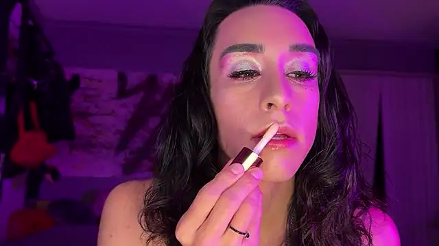 Snapshot of xoFrankie chatting on 10.05.25 xoFrankie online show from 10.05.25