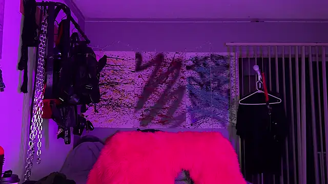 Snapshot of xoFrankie chatting on 10.12.25 xoFrankie online show from 10.12.25