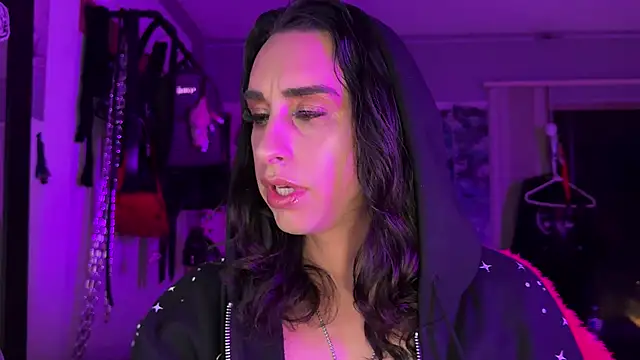 Snapshot of xoFrankie chatting on 10.22.25 xoFrankie online show from 10.22.25