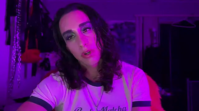 Snapshot of xoFrankie chatting on 10.25.25 xoFrankie online show from 10.25.25