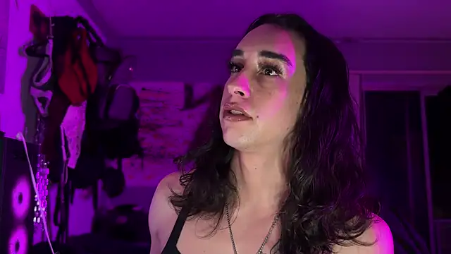 Snapshot of xoFrankie chatting on 12.15.25 xoFrankie online show from 12.15.25