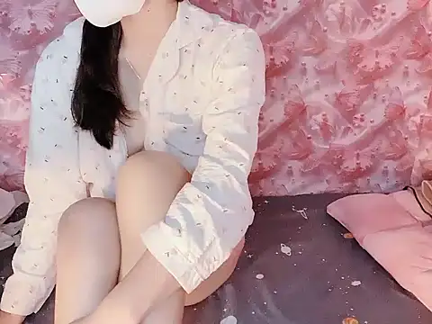 Snapshot of Miumiu028 chatting on 11.04.25 Miumiu028 online show from 11.04.25