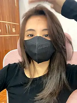 Snapshot of Mochi21 chatting on 11.17.25 Mochi21 online show from 11.17.25