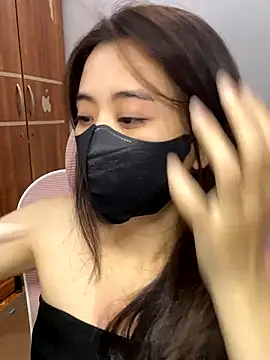 Snapshot of Mochi21 chatting on 11.18.25 Mochi21 online show from 11.18.25