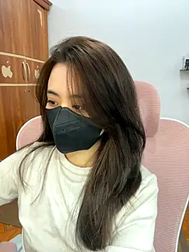 Snapshot of Mochi21 chatting on 11.20.25 Mochi21 online show from 11.20.25