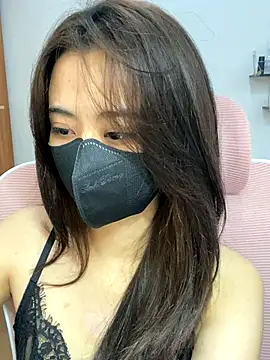 Snapshot of Mochi21 chatting on 11.22.25 Mochi21 online show from 11.22.25