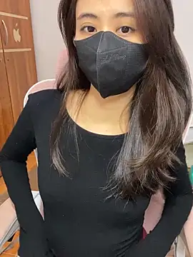 Snapshot of Mochi21 chatting on 11.26.25 Mochi21 online show from 11.26.25