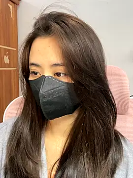 Snapshot of Mochi21 chatting on 11.28.25 Mochi21 online show from 11.28.25